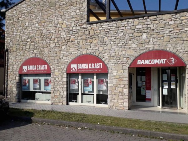 negozio in vendita a Muggiò