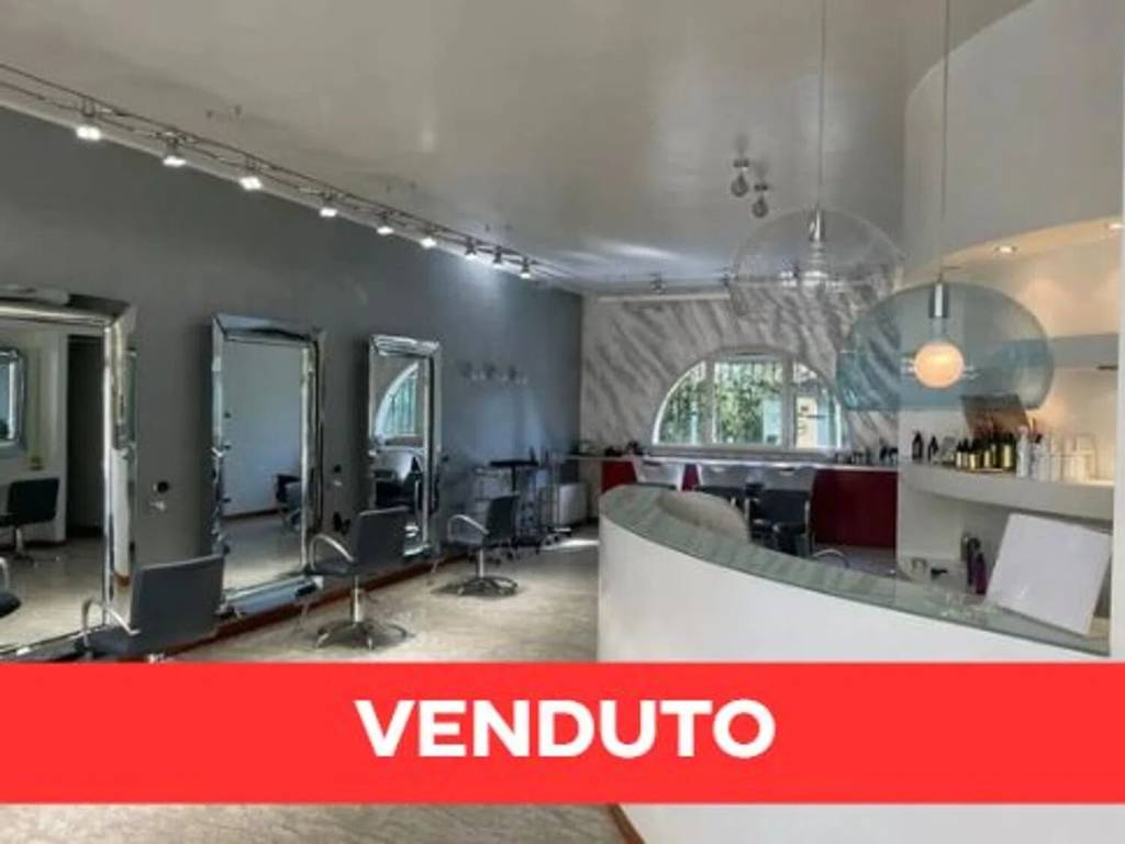 negozio in vendita a Muggiò