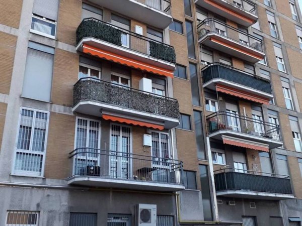 negozio in vendita a Muggiò