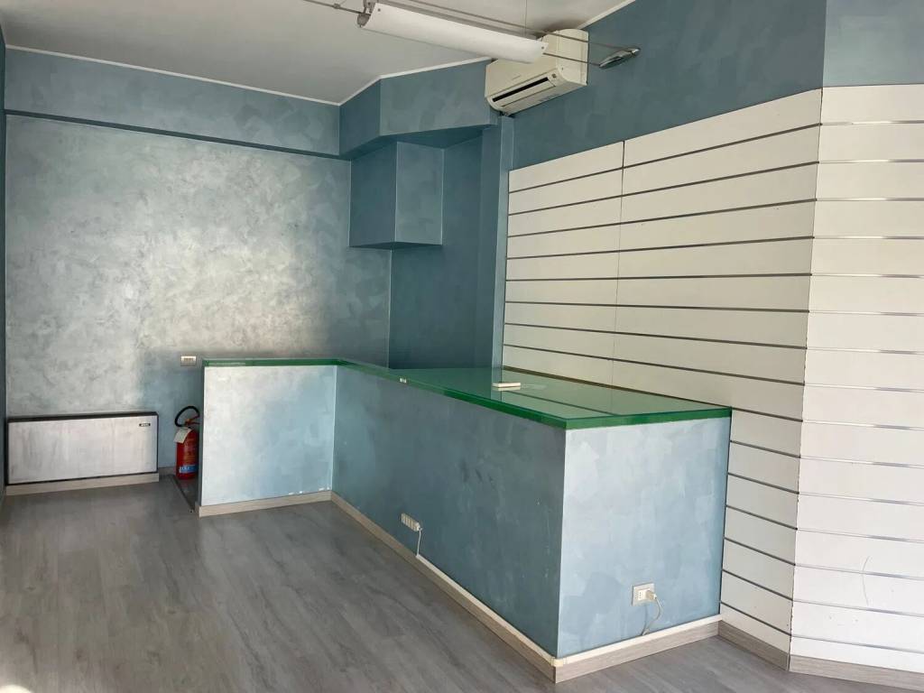 locale commerciale in vendita a Muggiò