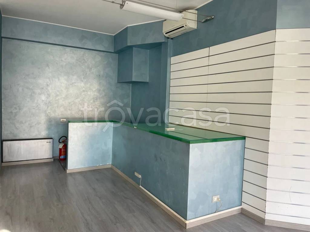 negozio in vendita a Muggiò