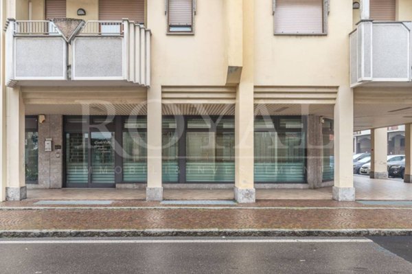 negozio in vendita a Muggiò
