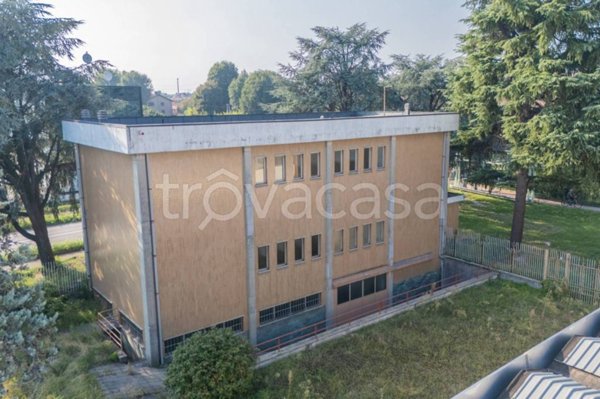 negozio in vendita a Muggiò