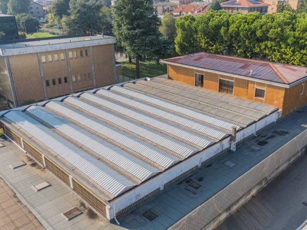 locale commerciale in vendita a Muggiò in zona Taccona