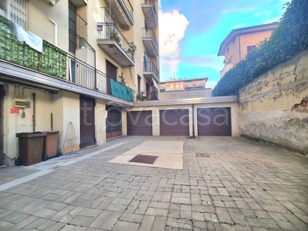 locale commerciale in vendita a Muggiò