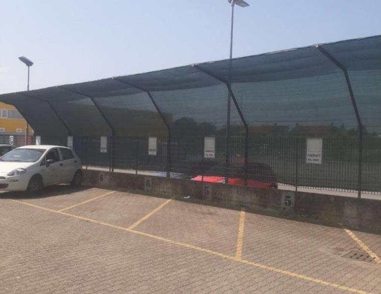 locale commerciale in vendita a Muggiò in zona Taccona