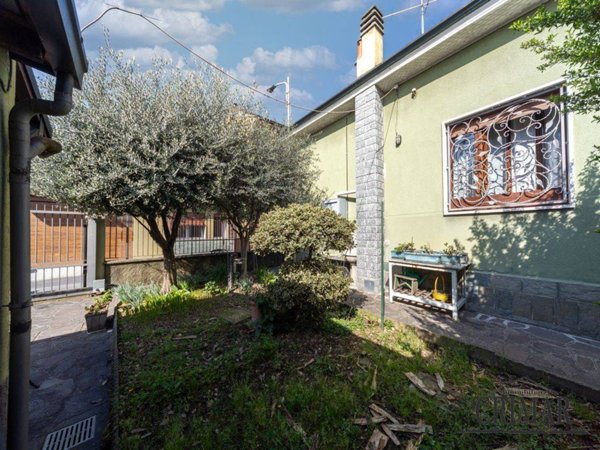 casa indipendente in vendita a Muggiò