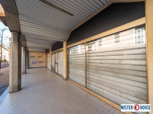 negozio in vendita a Muggiò