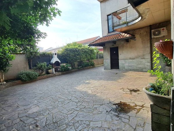 casa indipendente in vendita a Muggiò