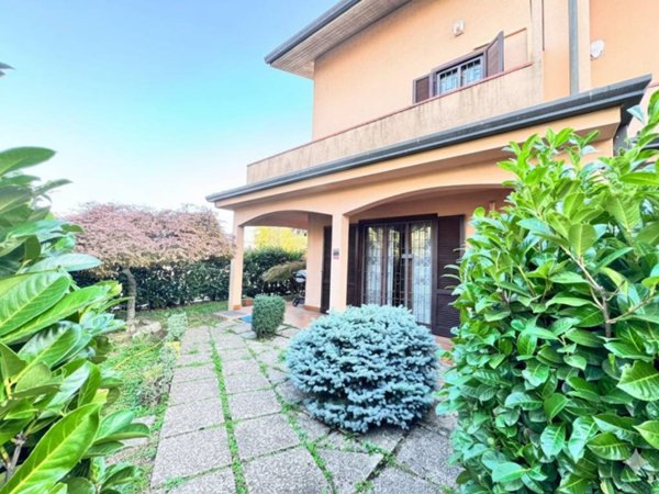 casa indipendente in vendita a Muggiò