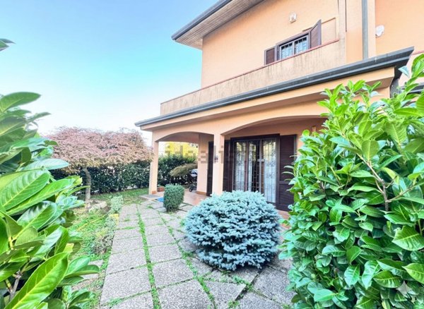 casa indipendente in vendita a Muggiò