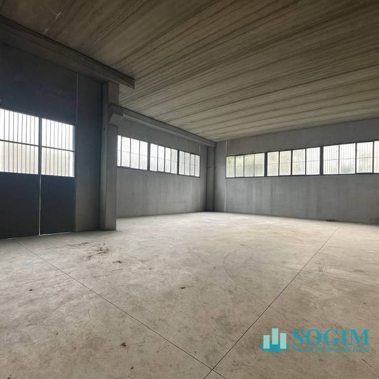 locale commerciale in vendita a Muggiò