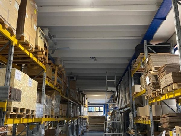 locale commerciale in vendita a Muggiò