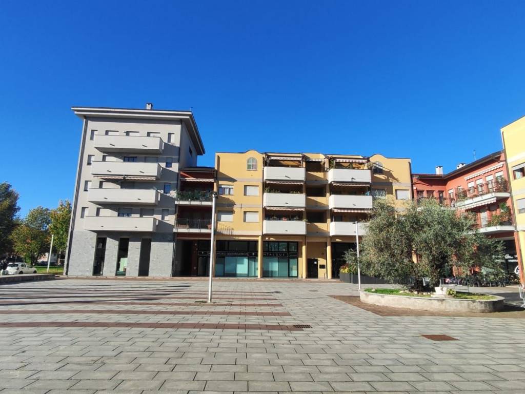 negozio in vendita a Muggiò