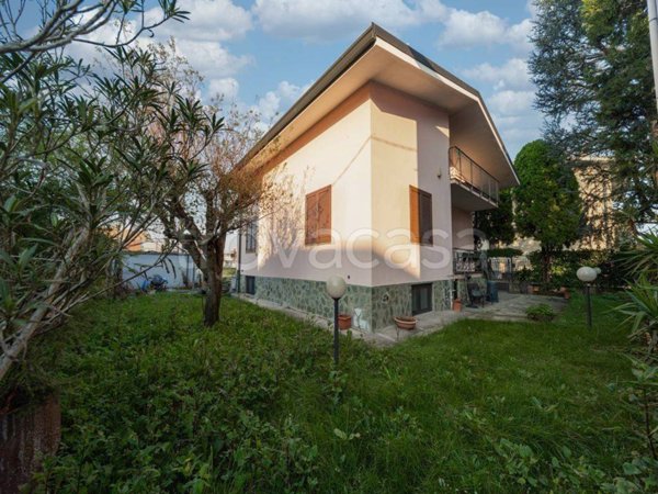 casa indipendente in vendita a Muggiò