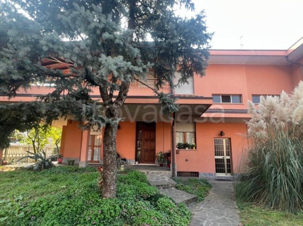 casa indipendente in vendita a Muggiò