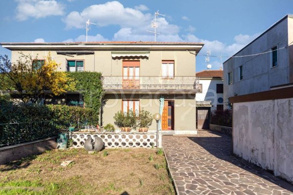 casa indipendente in vendita a Muggiò