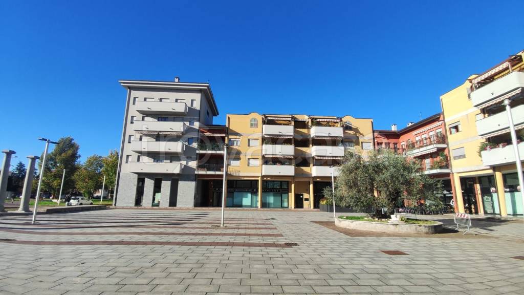 negozio in vendita a Muggiò