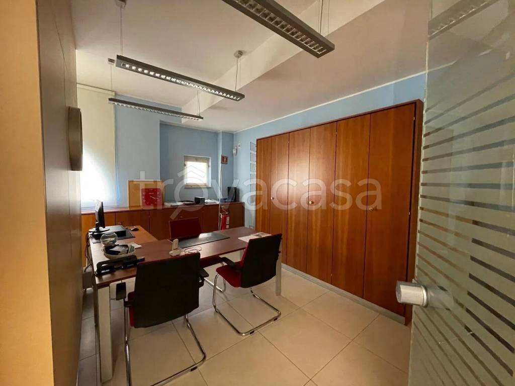 negozio in vendita a Muggiò