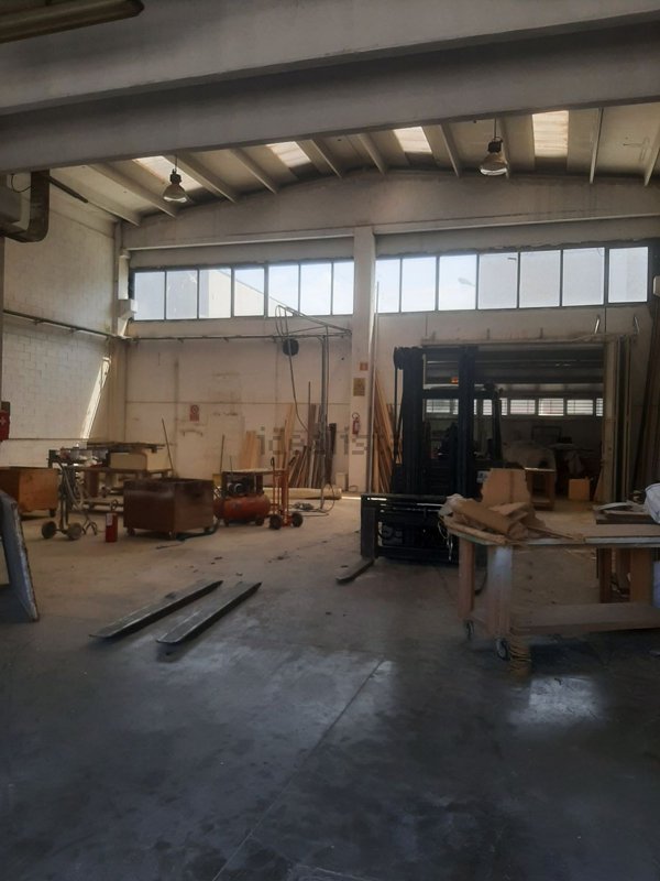 ufficio in vendita a Muggiò in zona Taccona