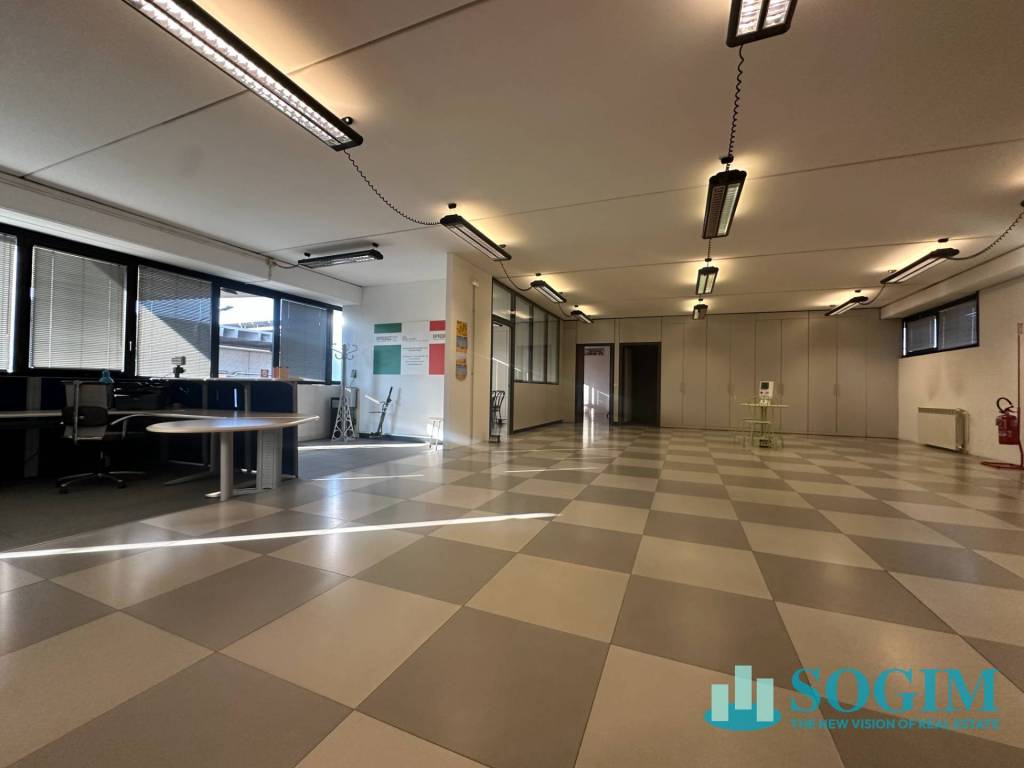 ufficio in vendita a Muggiò in zona Taccona