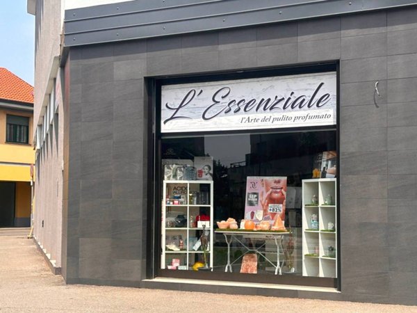 negozio in vendita a Muggiò