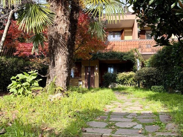 casa indipendente in vendita a Muggiò