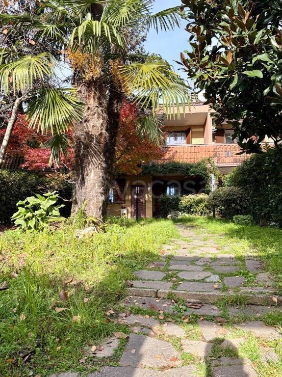 casa indipendente in vendita a Muggiò