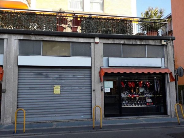negozio in vendita a Muggiò