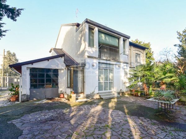 casa indipendente in vendita a Muggiò in zona Taccona