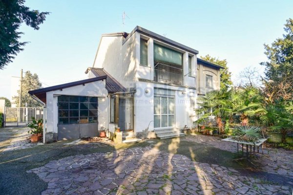 casa indipendente in vendita a Muggiò in zona Taccona