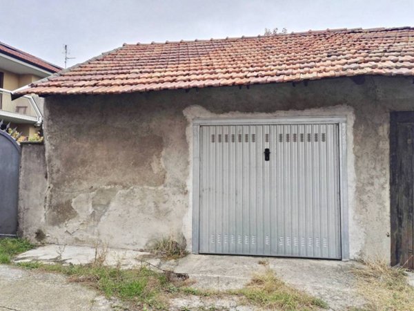 locale commerciale in vendita a Muggiò in zona Taccona