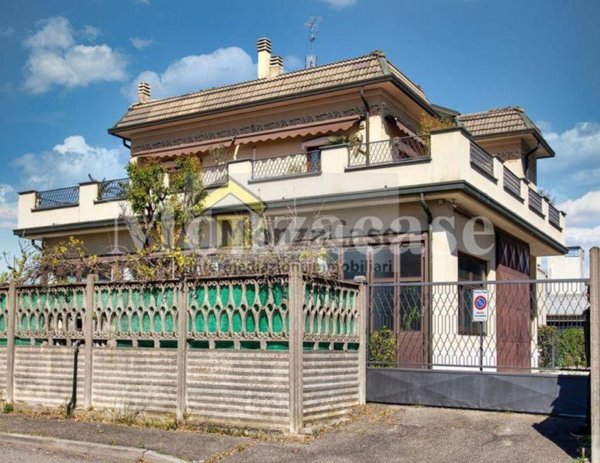 casa indipendente in vendita a Muggiò