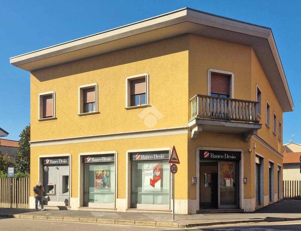 negozio in vendita a Muggiò