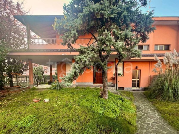 casa indipendente in vendita a Muggiò