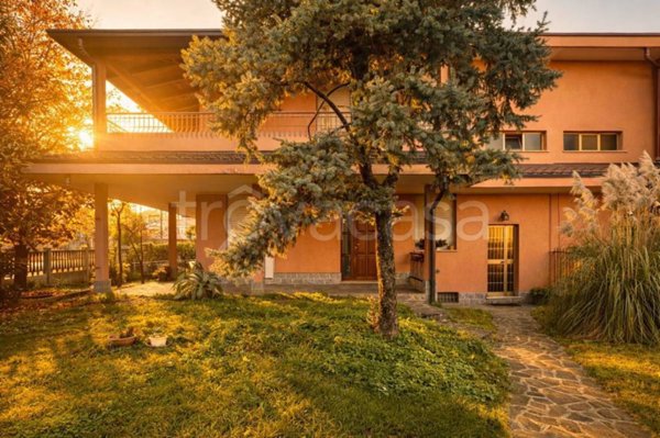 casa indipendente in vendita a Muggiò