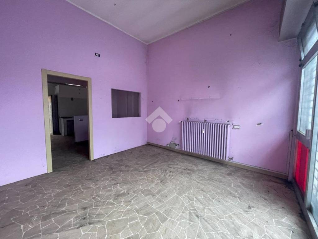 negozio in vendita a Muggiò