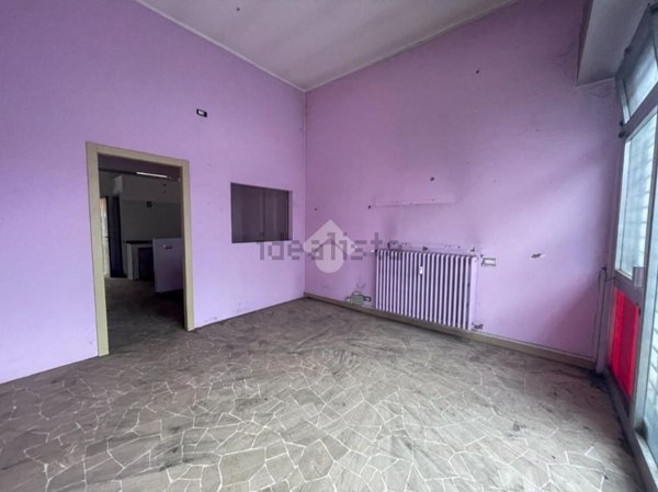 locale commerciale in vendita a Muggiò