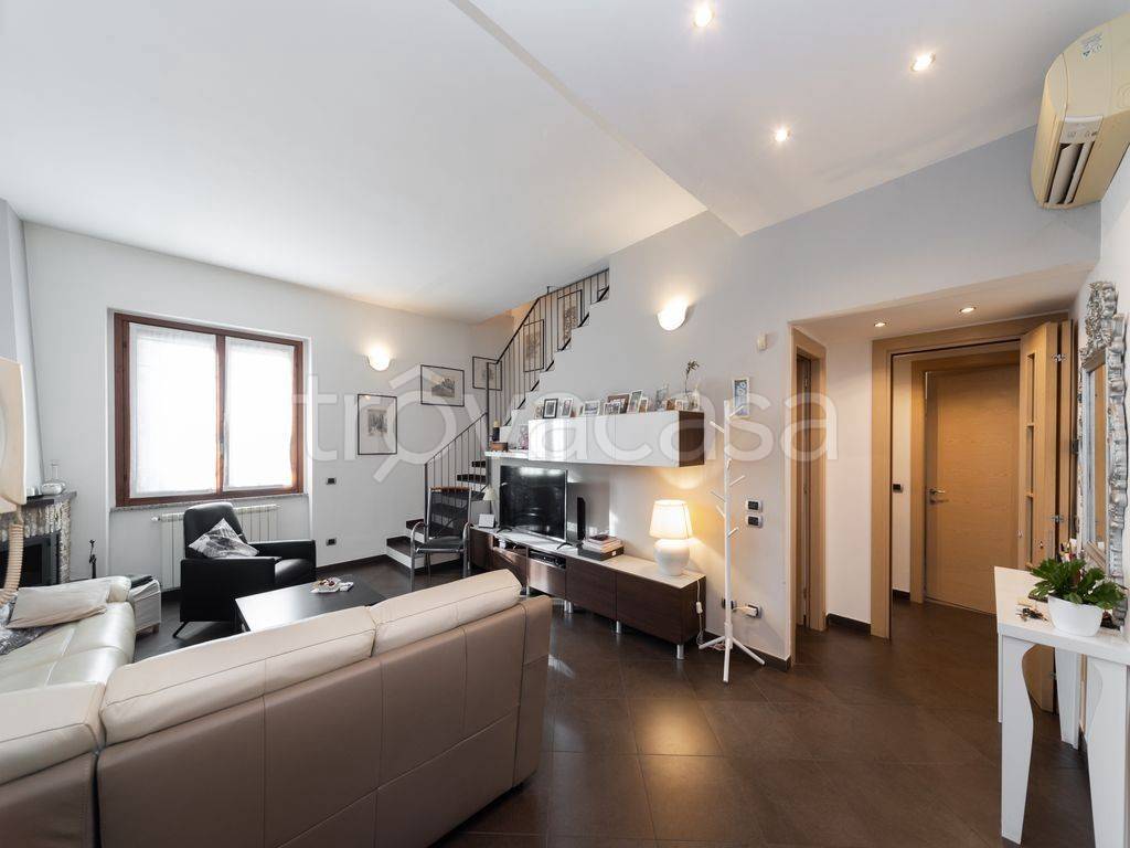 casa indipendente in vendita a Muggiò