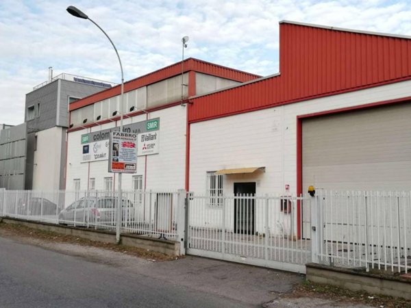 locale commerciale in vendita a Muggiò