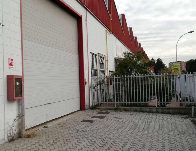 locale commerciale in vendita a Muggiò