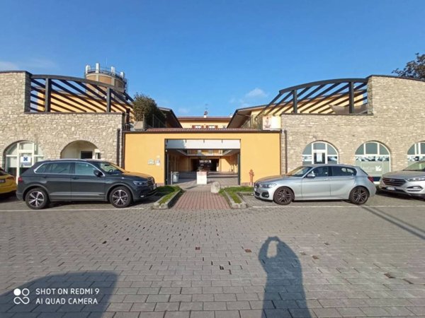 negozio in vendita a Muggiò