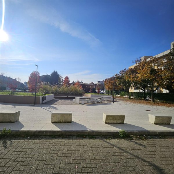 negozio in vendita a Muggiò in zona Taccona