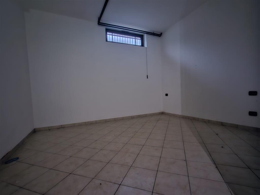 locale di sgombero in vendita a Muggiò in zona Taccona