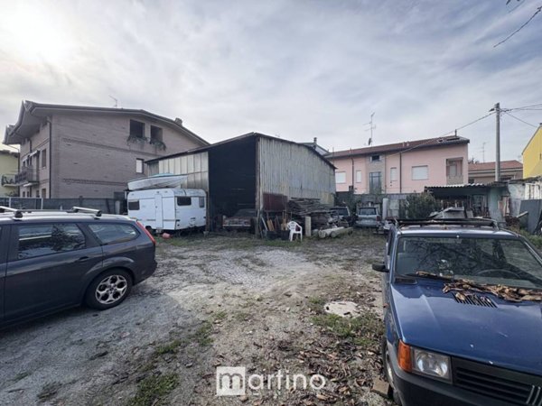 locale commerciale in vendita a Muggiò