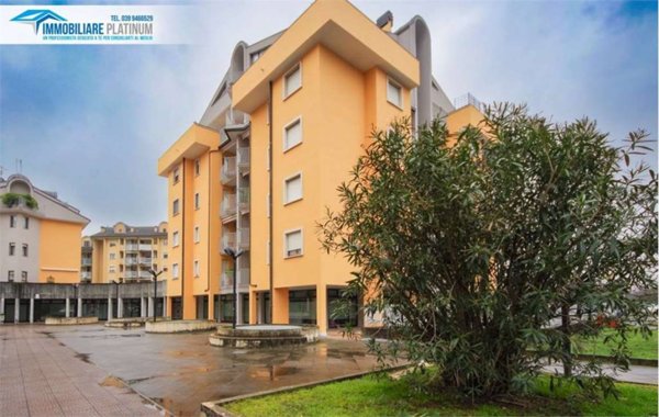 negozio in vendita a Muggiò