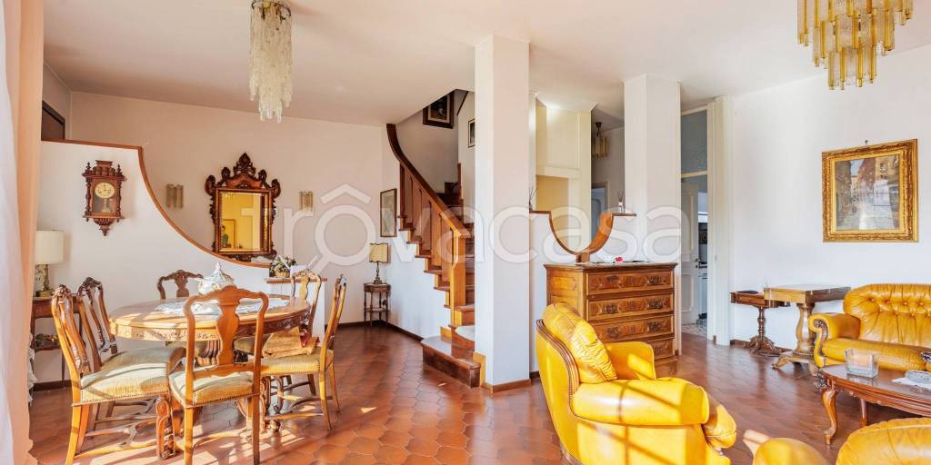 casa indipendente in vendita a Muggiò