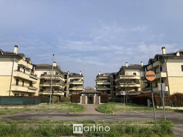 locale commerciale in vendita a Muggiò