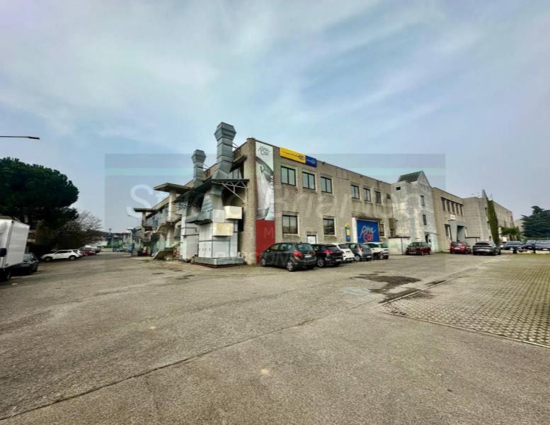 ufficio in vendita a Muggiò in zona Taccona