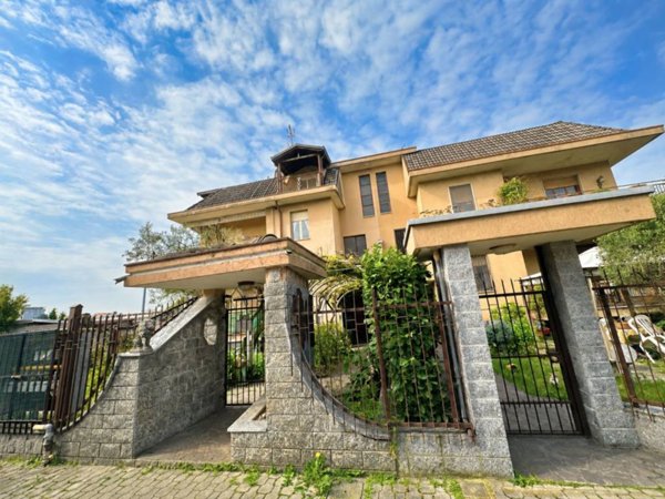 casa indipendente in vendita a Muggiò in zona Taccona